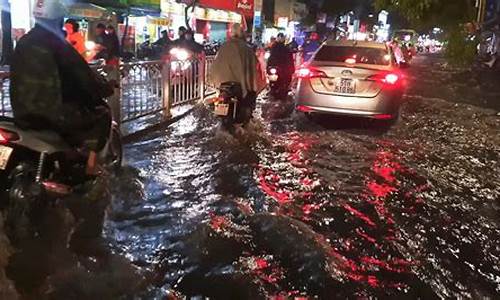 台风天气能否用水浇花_台风天可以洗澡吗